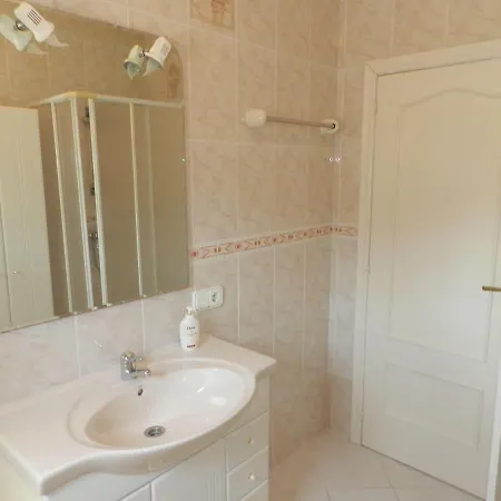 Villa-fig-tree מלון